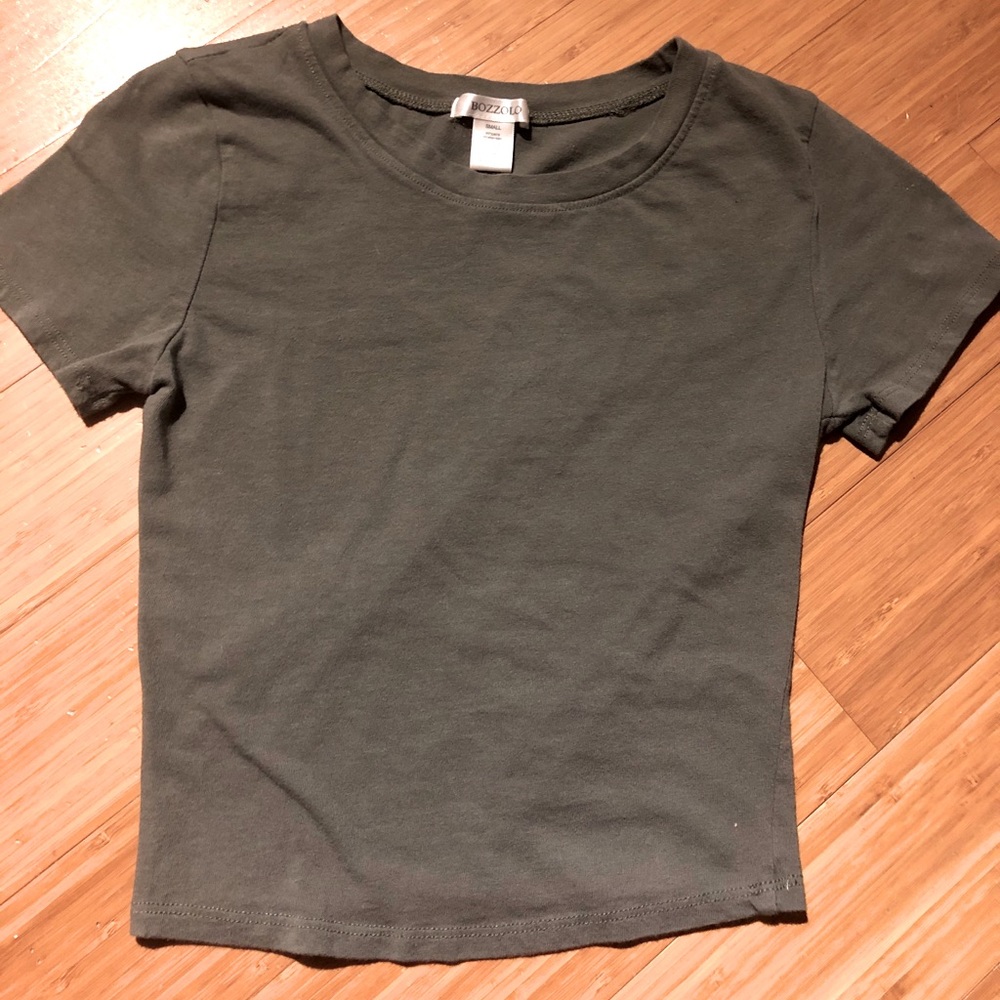 Cropped green shirt
